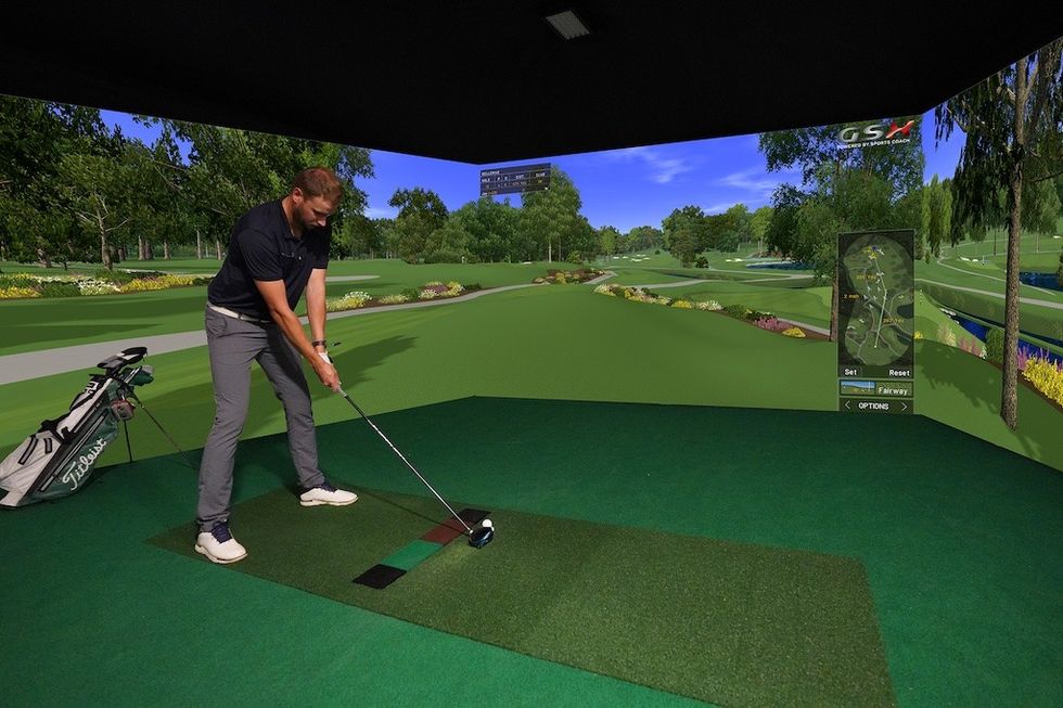 Golf sports simulator