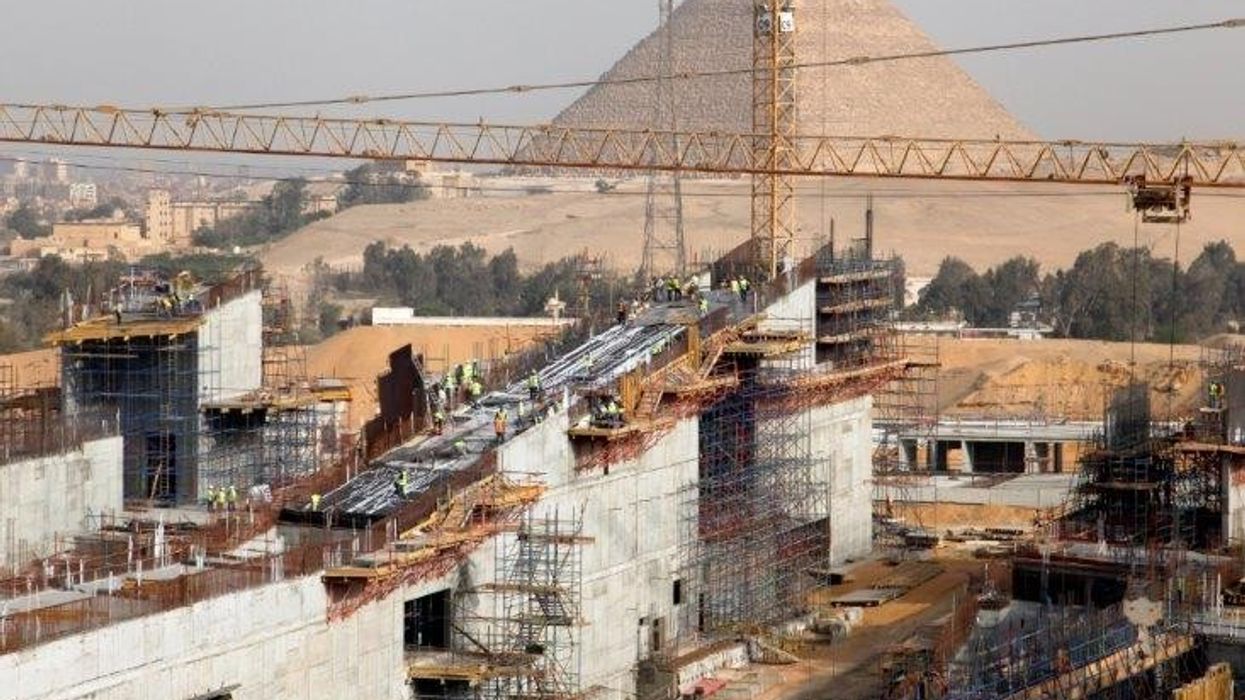 grand egyptian museum construction