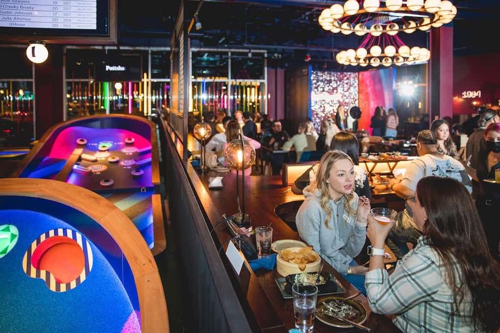 Guests Eating & Drinking Puttshack golf experience