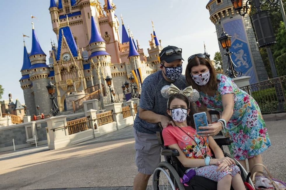 guests in masks at Magic Kingdom, Disneyworld 2020, pre COVID vaccinations rollout