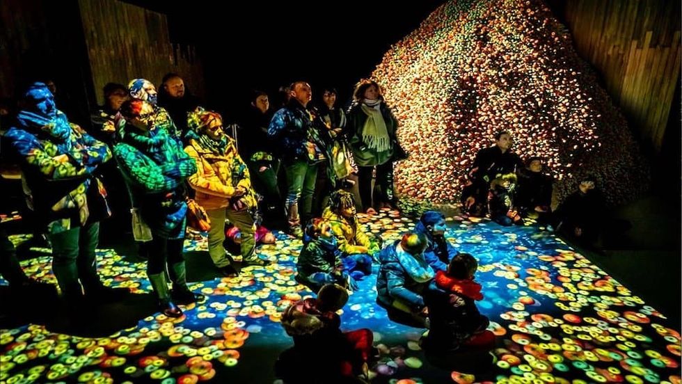 Guests in projection maped Calvados Moonraker