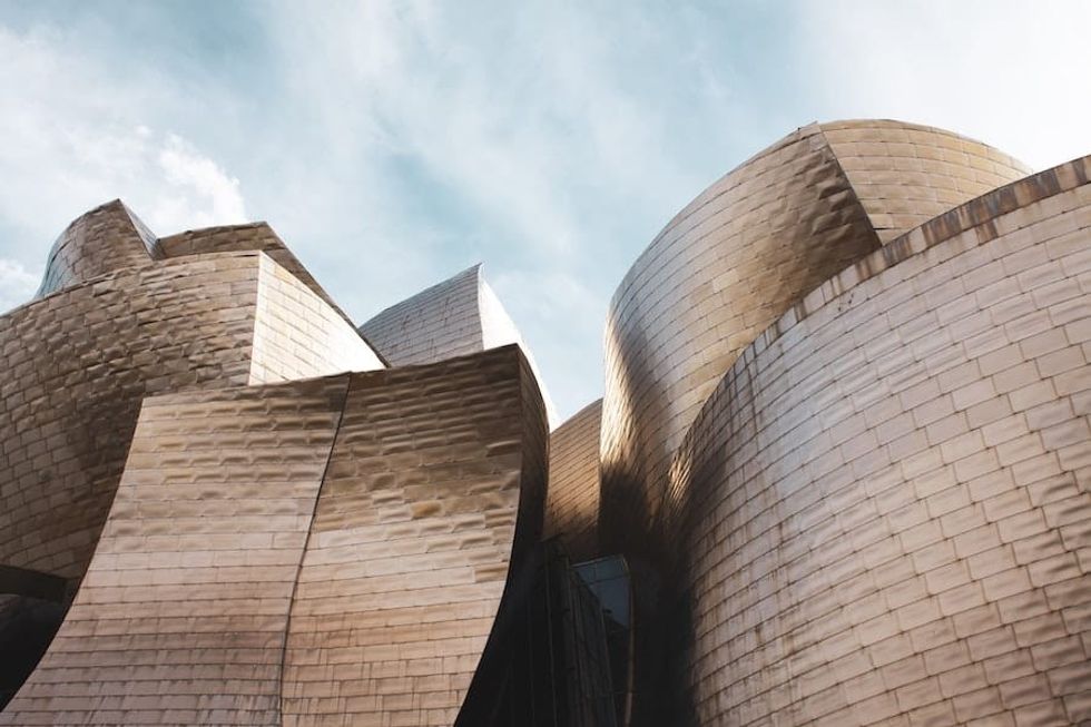 Guggenheim Bilbao tourist cities