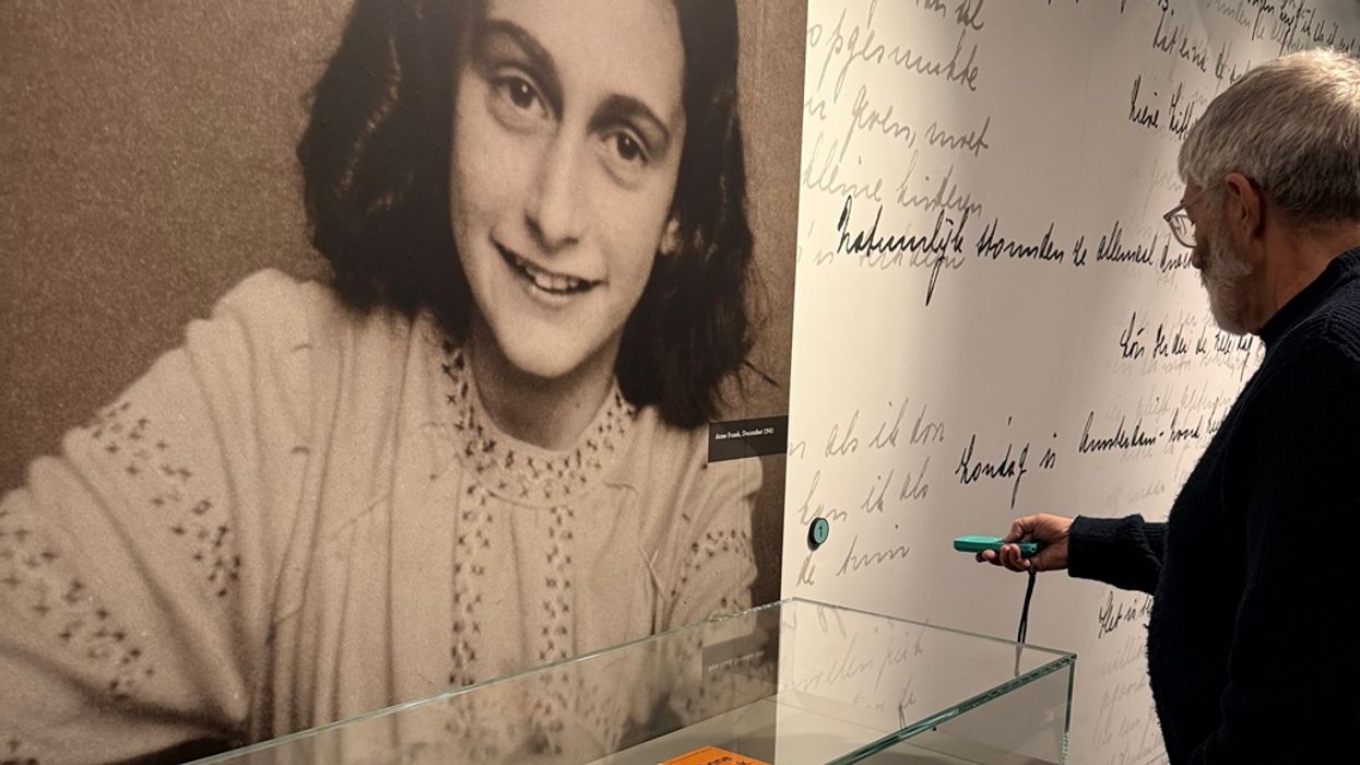 Guide-ID Anne Frank The Exhibition visitor