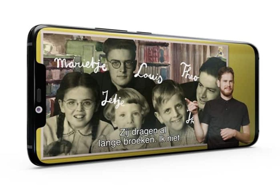 Guide-ID Sign Language Tour Resistance Museum