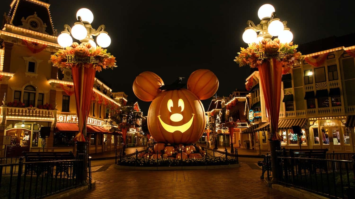 halloween disneyland 2022