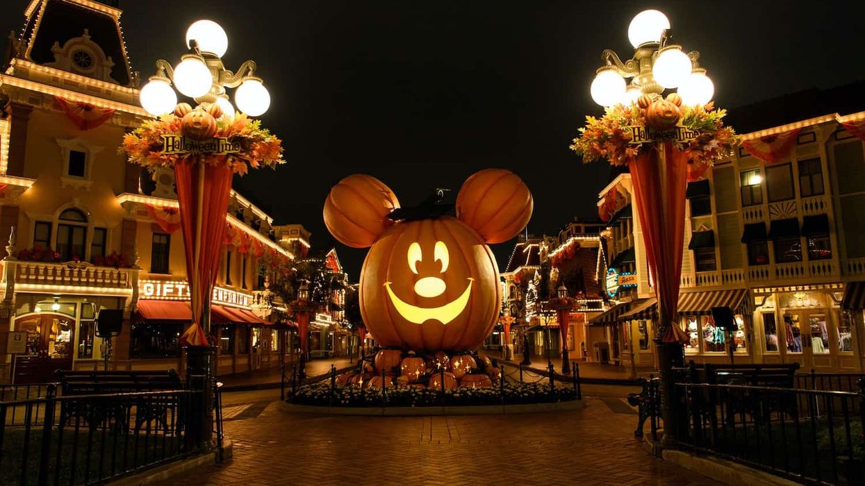 halloween disneyland 2022