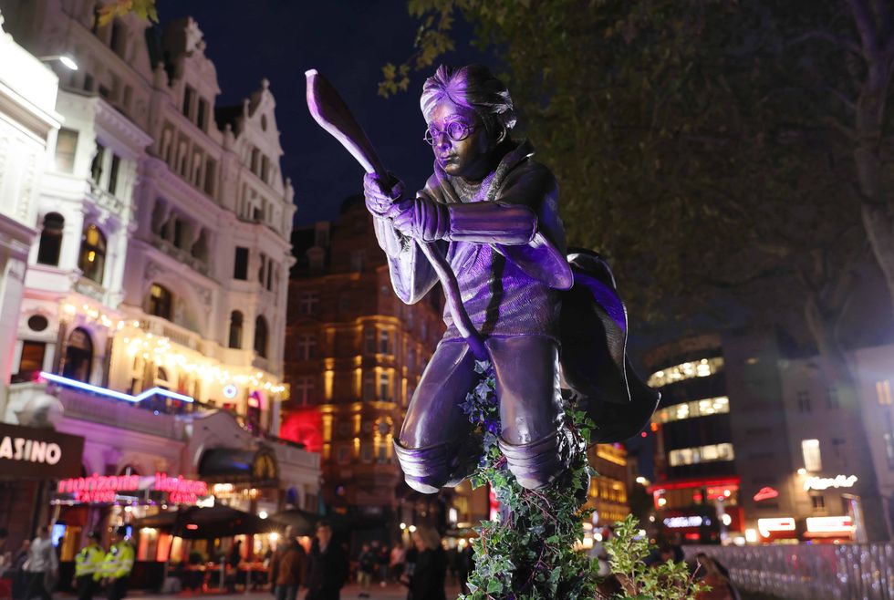 harry potter statue leicester square london