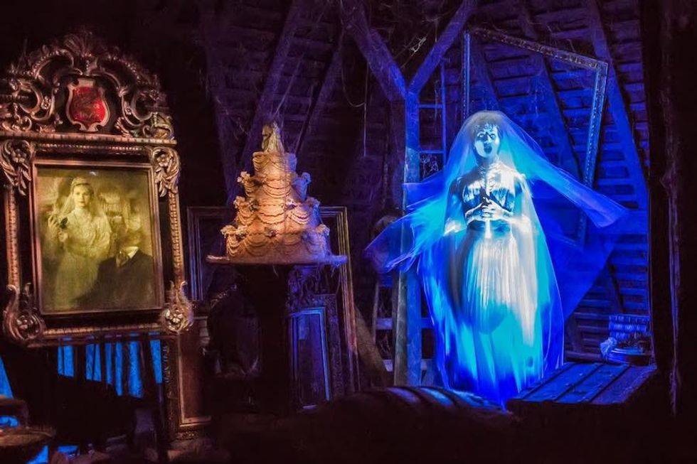 Haunted mansion disney ride.