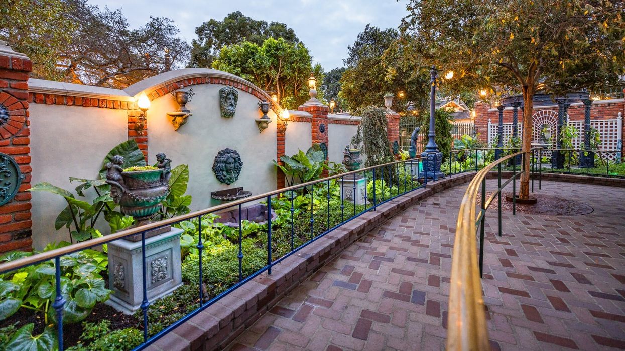 haunted mansion disneyland