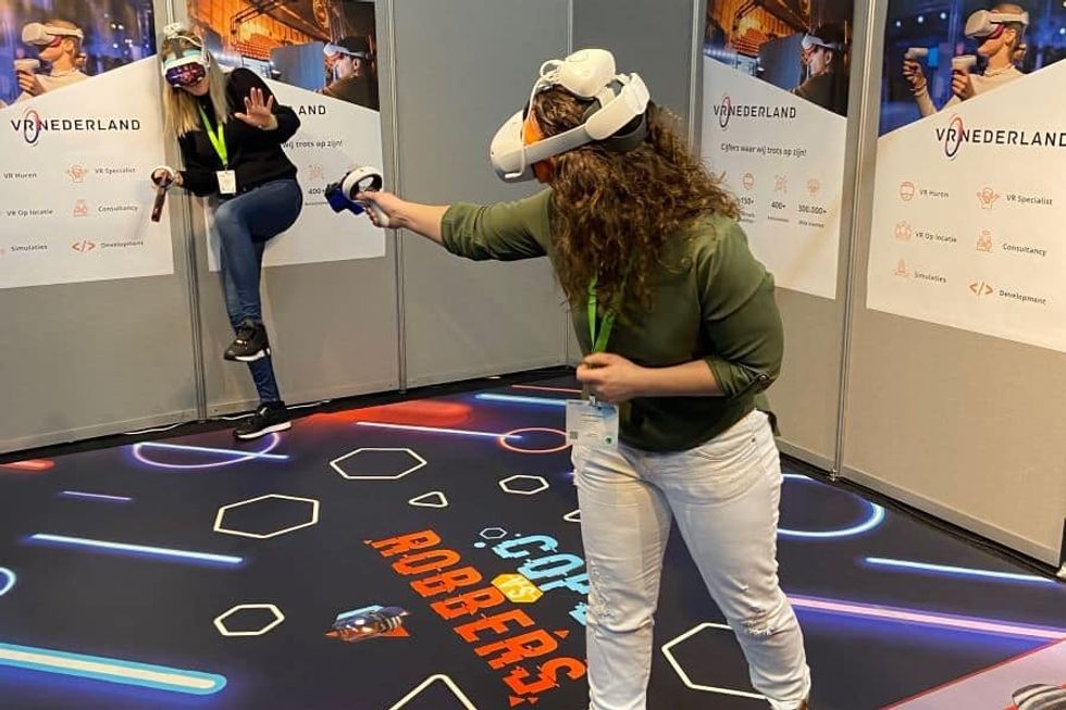 Hero Zone VR Cops vs Robbers