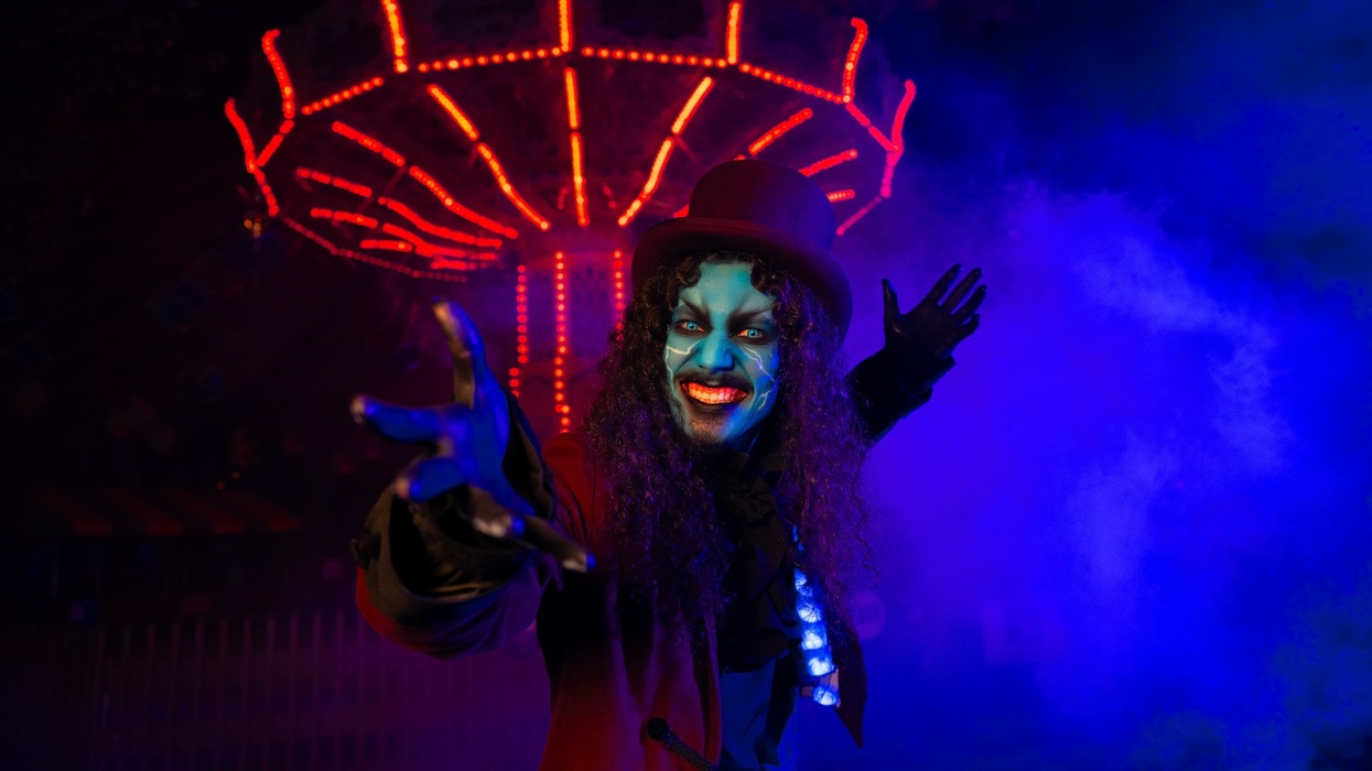 Hersheypark Dark Nights Necromancer Hollow Swings