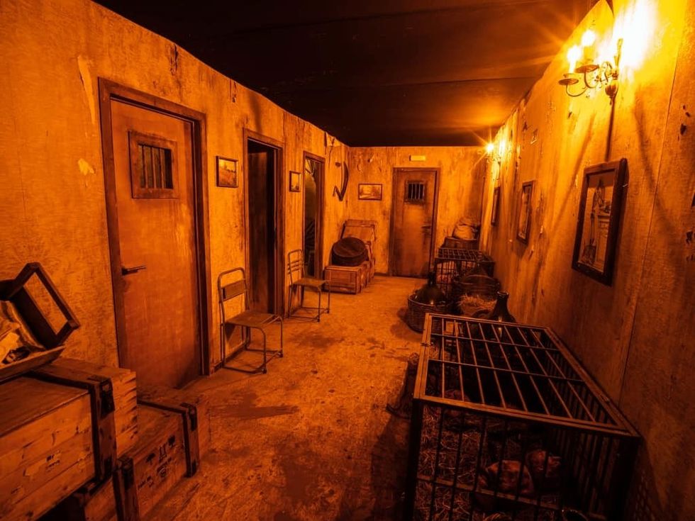 Highlite Bellewaerde Park Production Pirates hallway