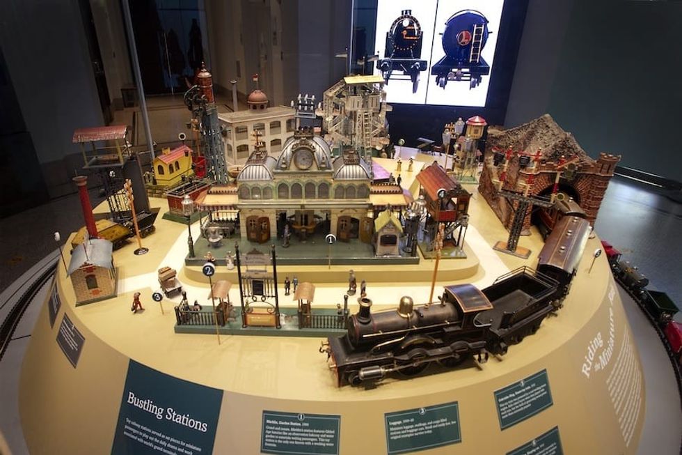 Holiday Express - Toys and Trains from the Jerni Collection New-York Historical Society