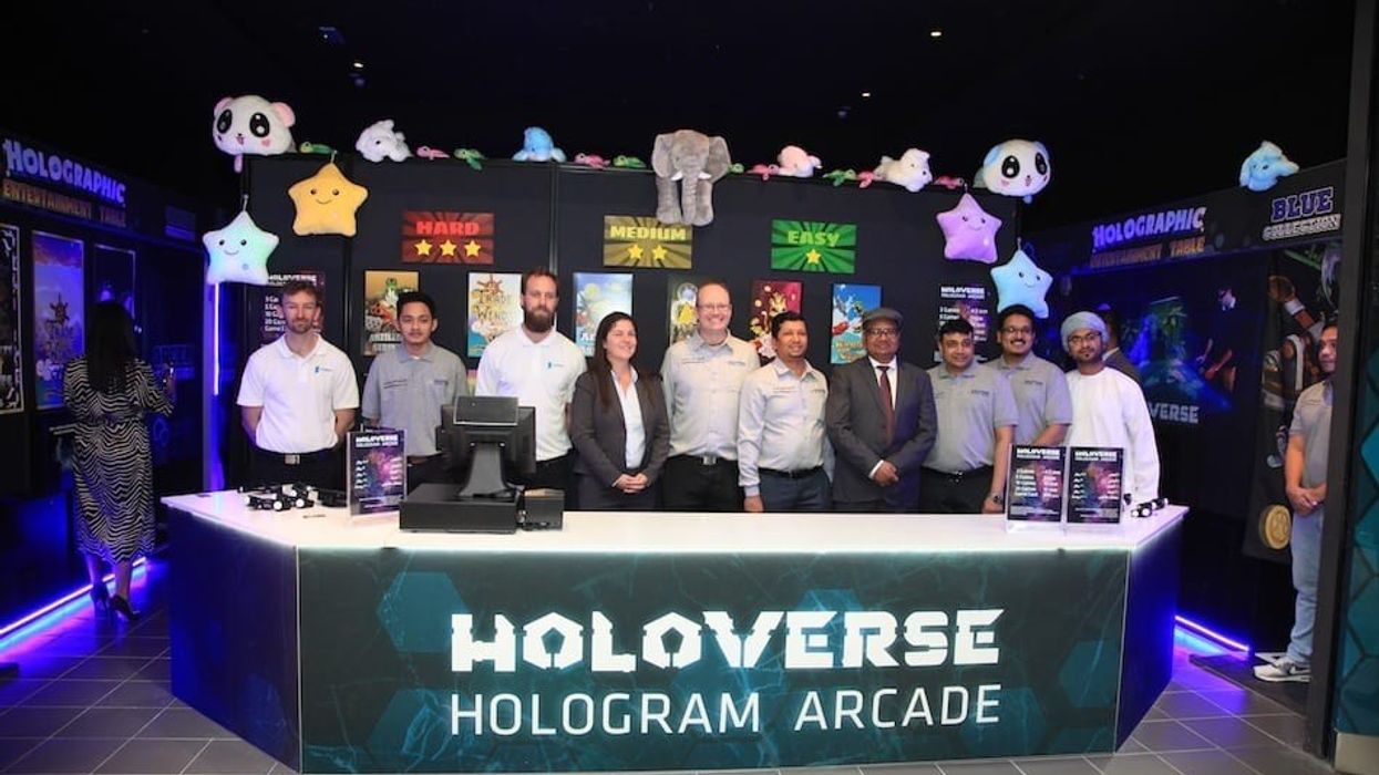 Holoverse-Hologram-Arcade-at-trade-show-11