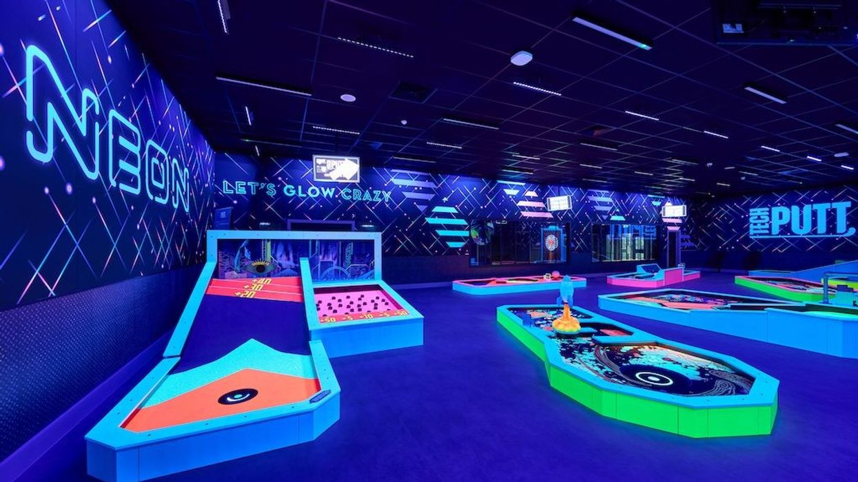 Holovis TechPutt - Neon