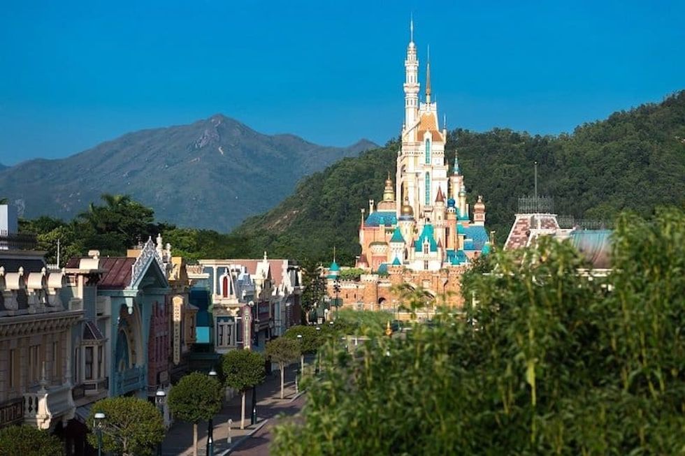 hong kong disneyland castle of magical dreams