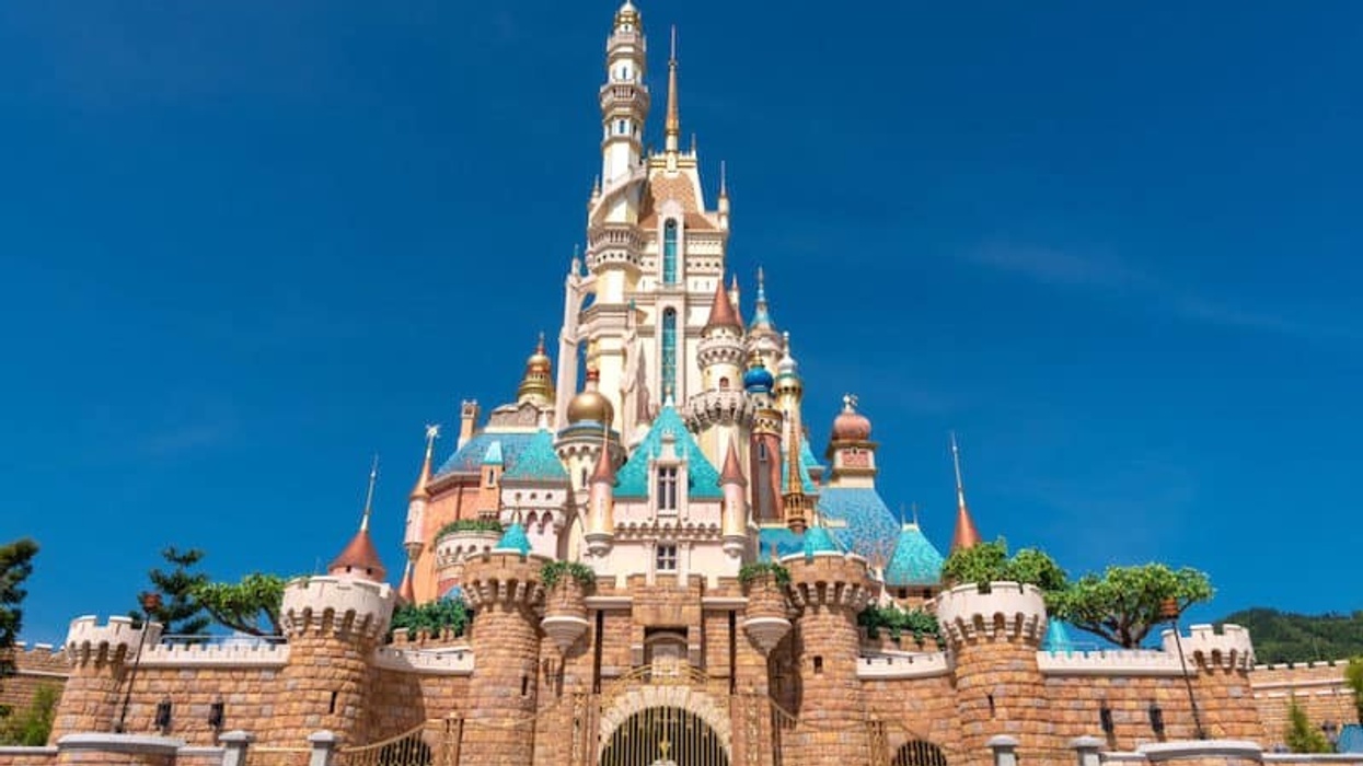 hong kong disneyland castle of magical dreams