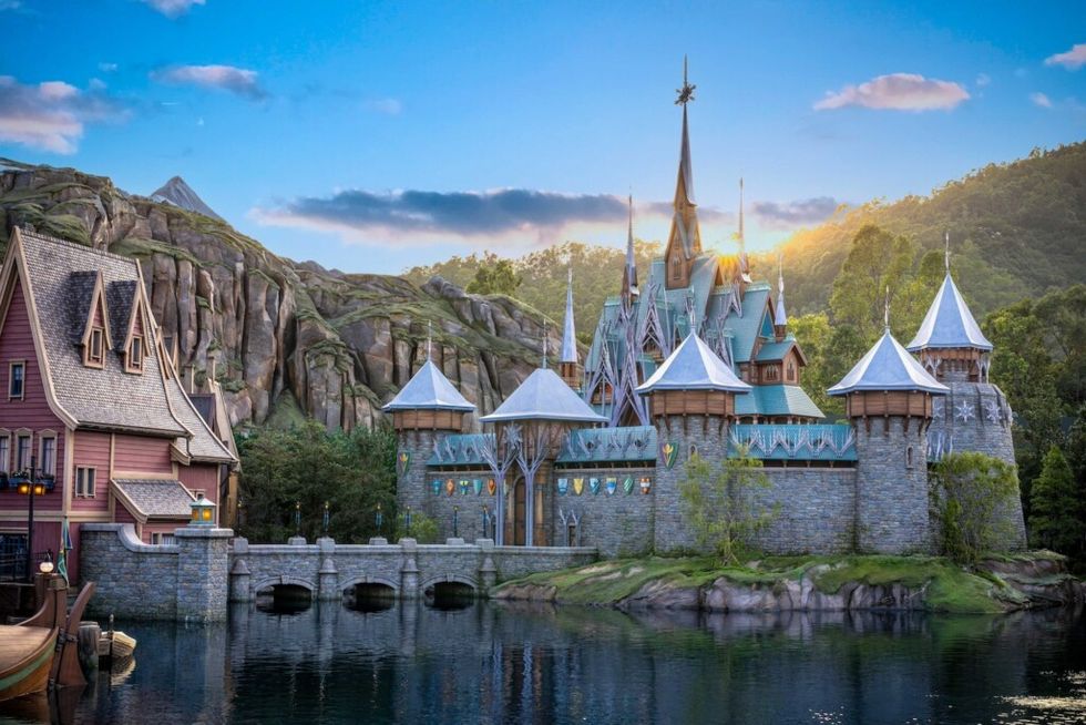 hong kong disneyland world of frozen