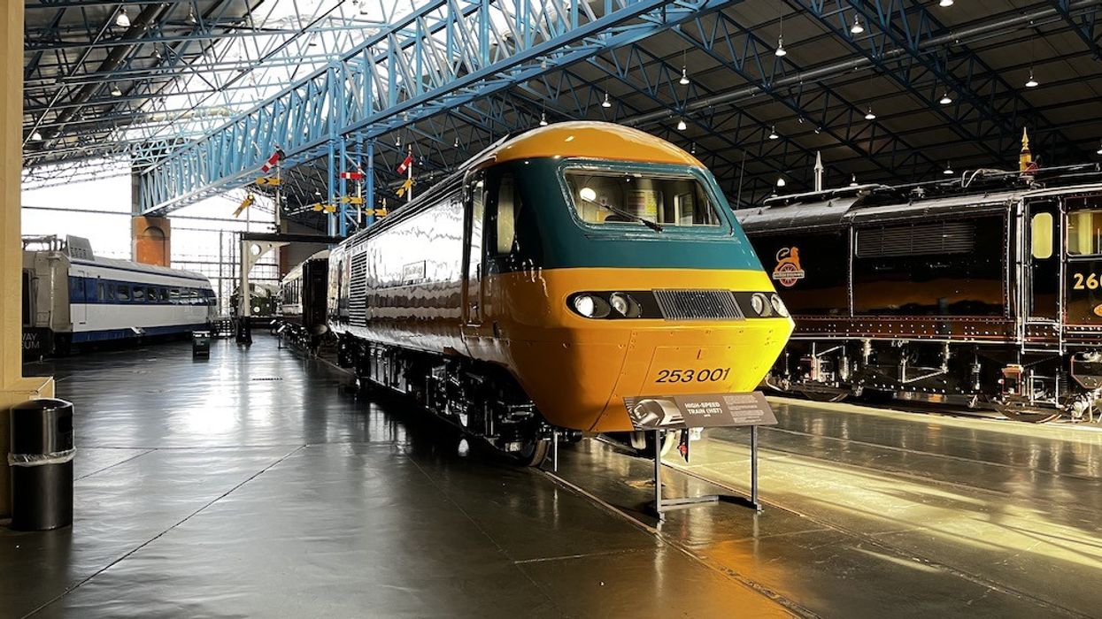 HST in Great Hall National Railway Museum