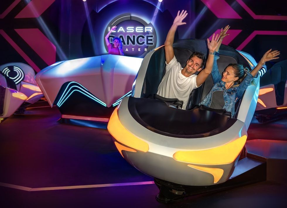 Huss Park Attractions Break Dance 5 premiere