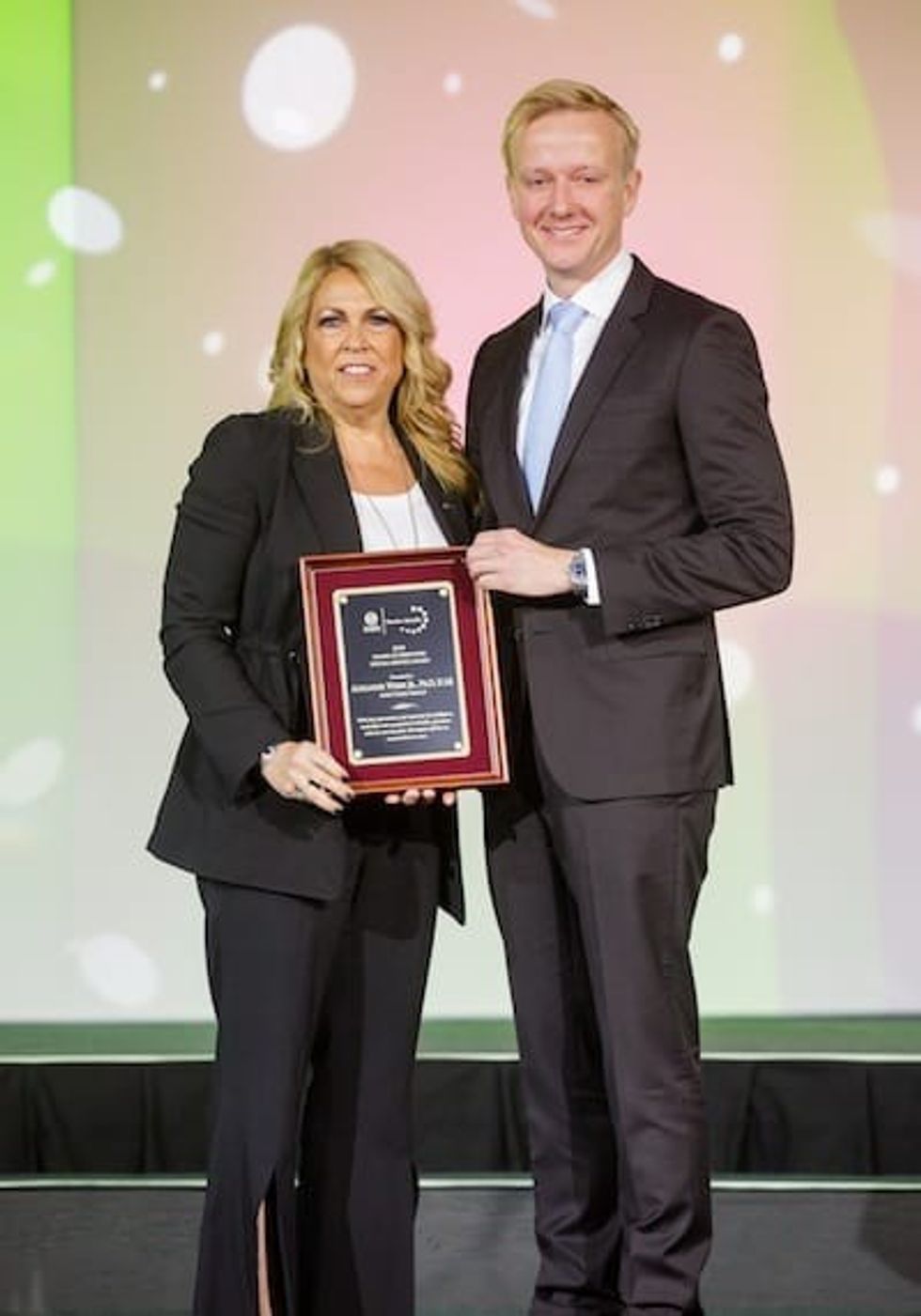 IAAPA-Awards_Hall-of-Fame-2018-Bonnie-Weber-and-Andreas-Andersen-at-GM-and-Owners-Breakfast