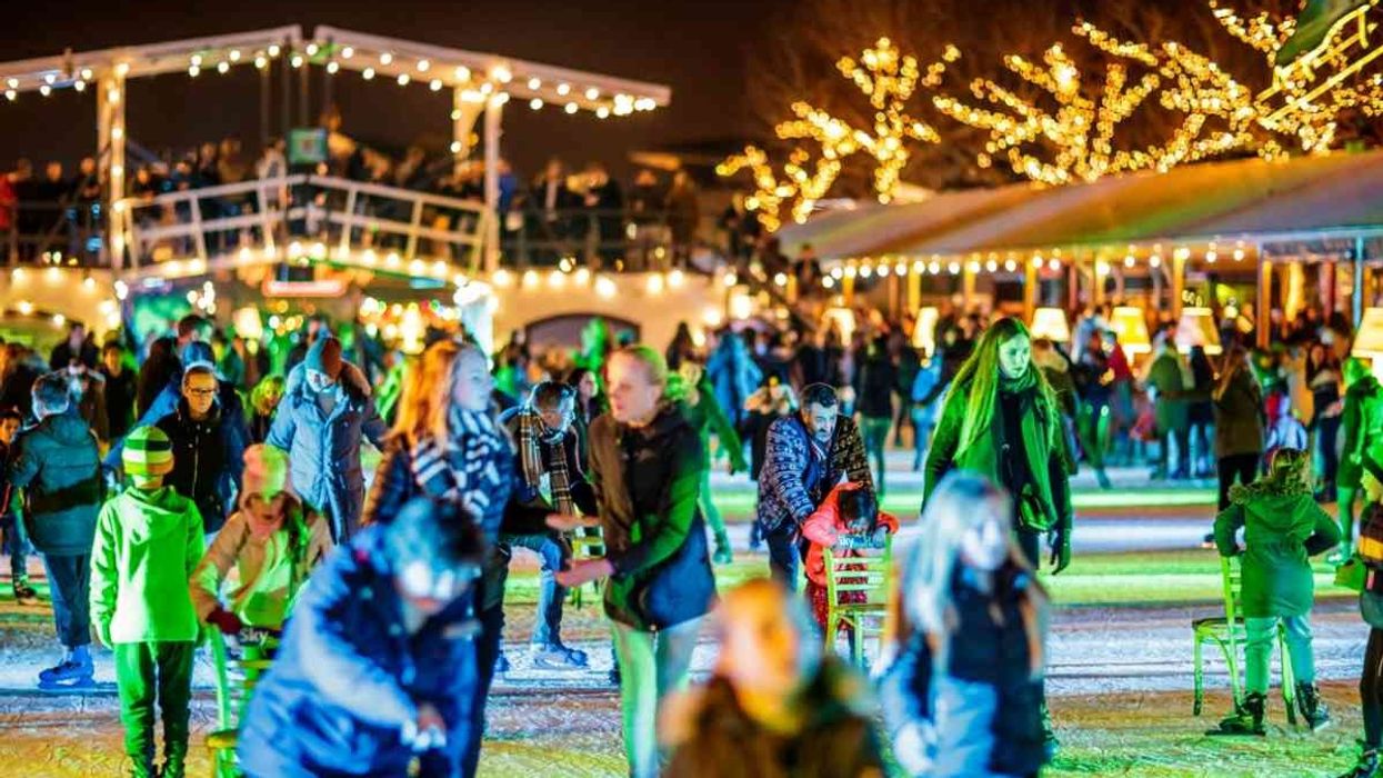 Ice*Amsterdam crowd skates on ice rink supplied by Swedice