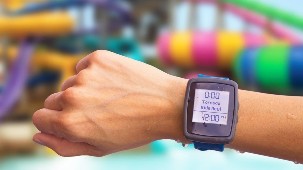 accesso Unveils Updated Qband Wearable Virtual Queuing Solution for Water Parks