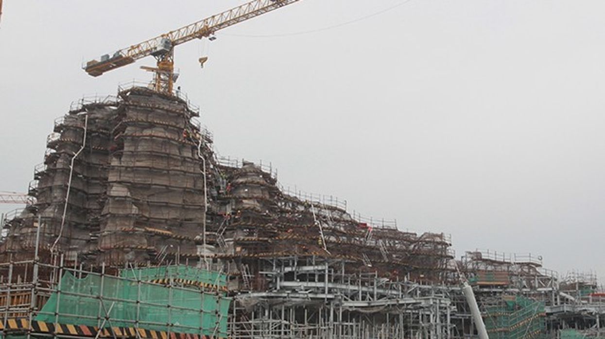 Shanghai Disney Resort Mountain “Topped-Out”