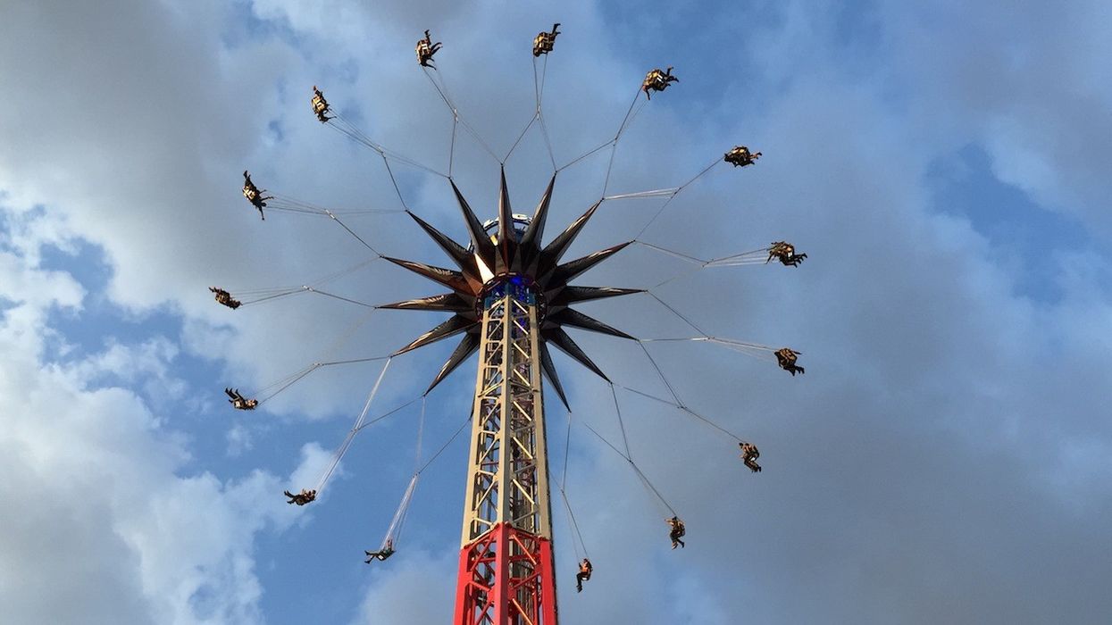 Six Flags Mexico's SkyScreamer Lights Up the Night