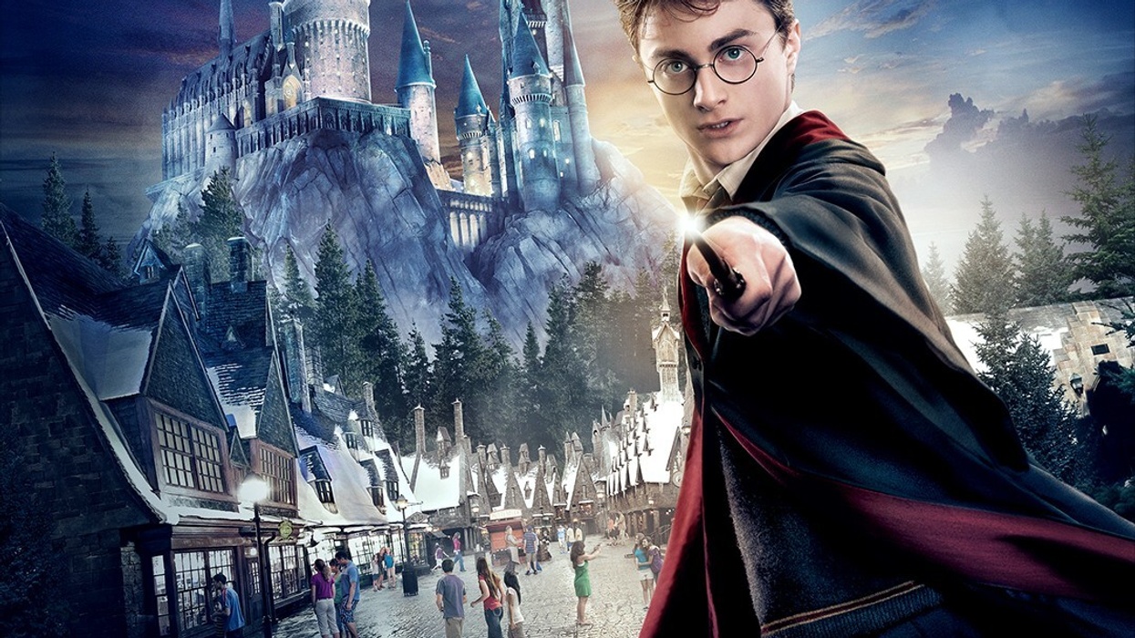 Universal Studios Hollywood: “The Wizarding World of Harry Potter” Signature Art