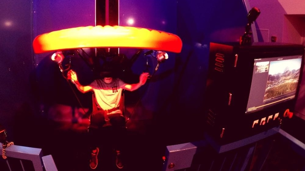 Guests react to world-first immersive paragliding attraction, ParadropVR