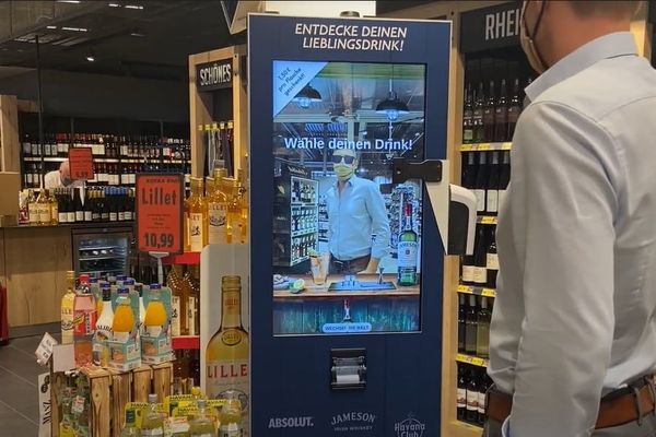 Personal visitor approach by artificial intelligence