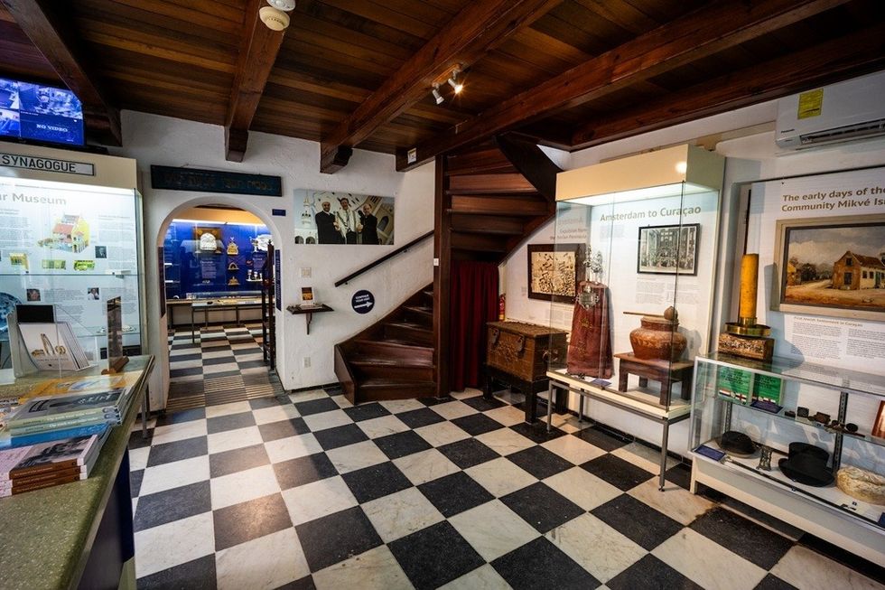 Imagineear Jewish Museum Curaçao interior