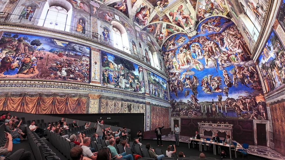 immersive-dome-at-Prague-planetarium