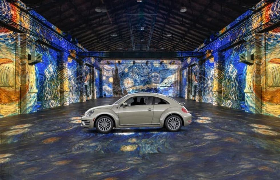 Immersive van Gogh Exhibit coronavirus pandemic news attractions