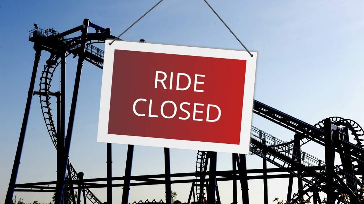 impact of coronavirus on theme parks roller coaster with closed sign - keep track of downtime with mobaro park
