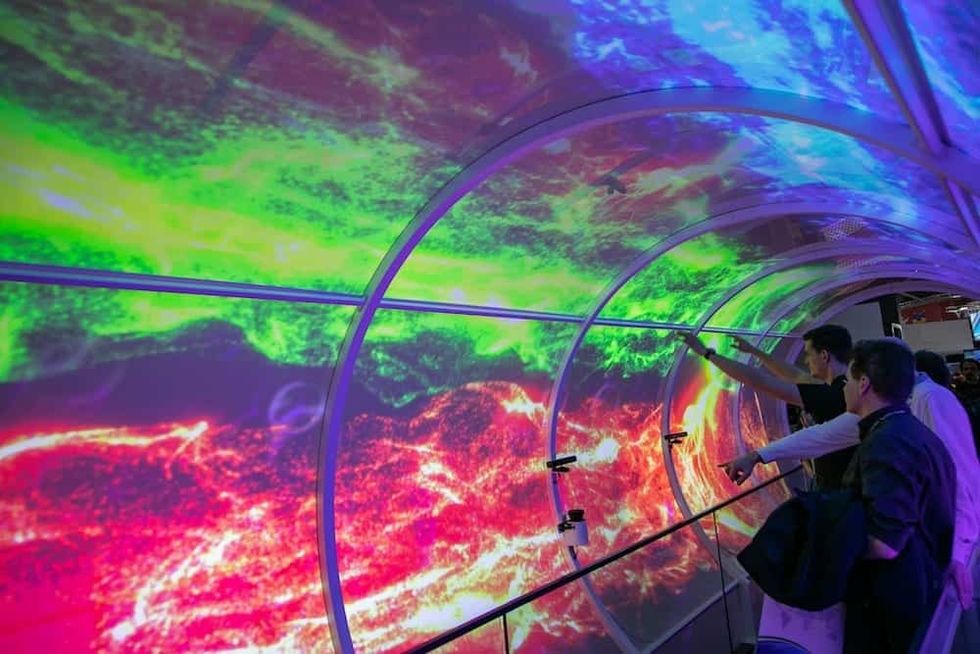 Information Systems Europe 2019-Amsterdam-tunnel-with-media