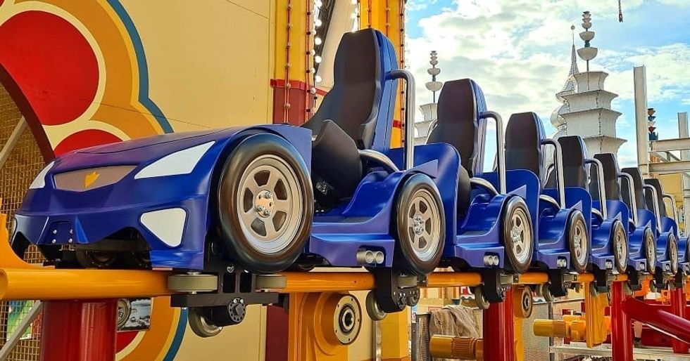 Intamin Big Dipper Hot Racer Roller Coaster Train