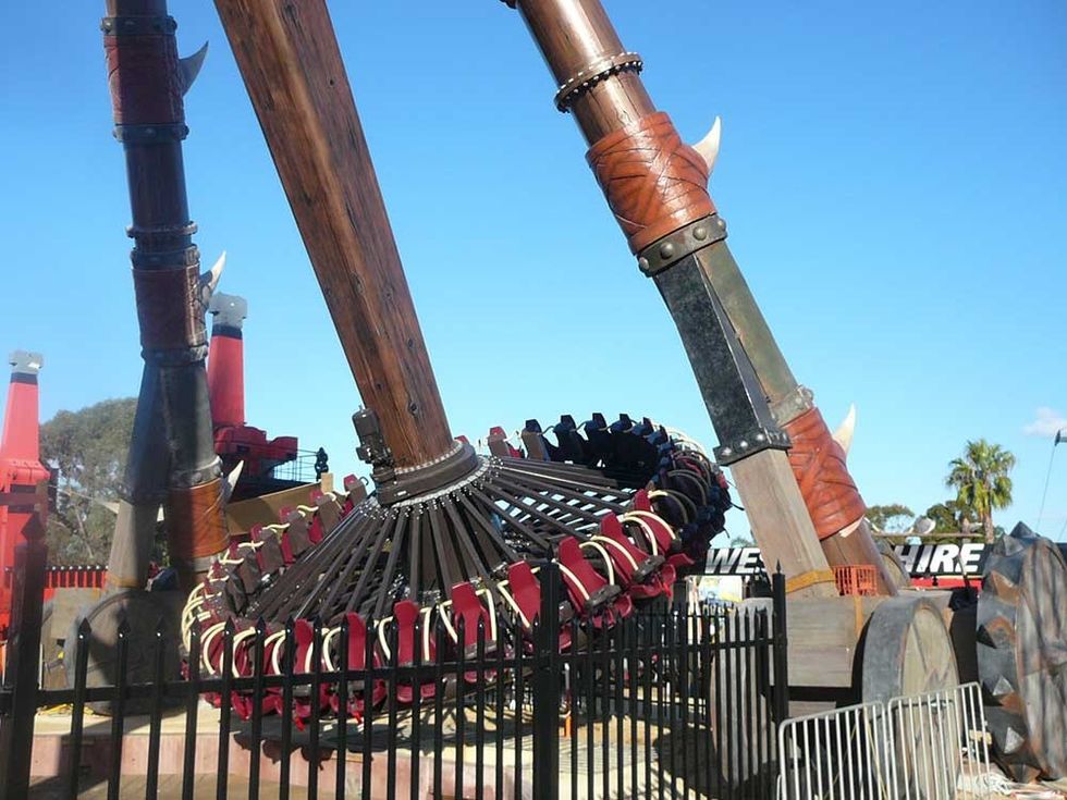 intamin'sgoliath gyro swing debuts at adventure world perth