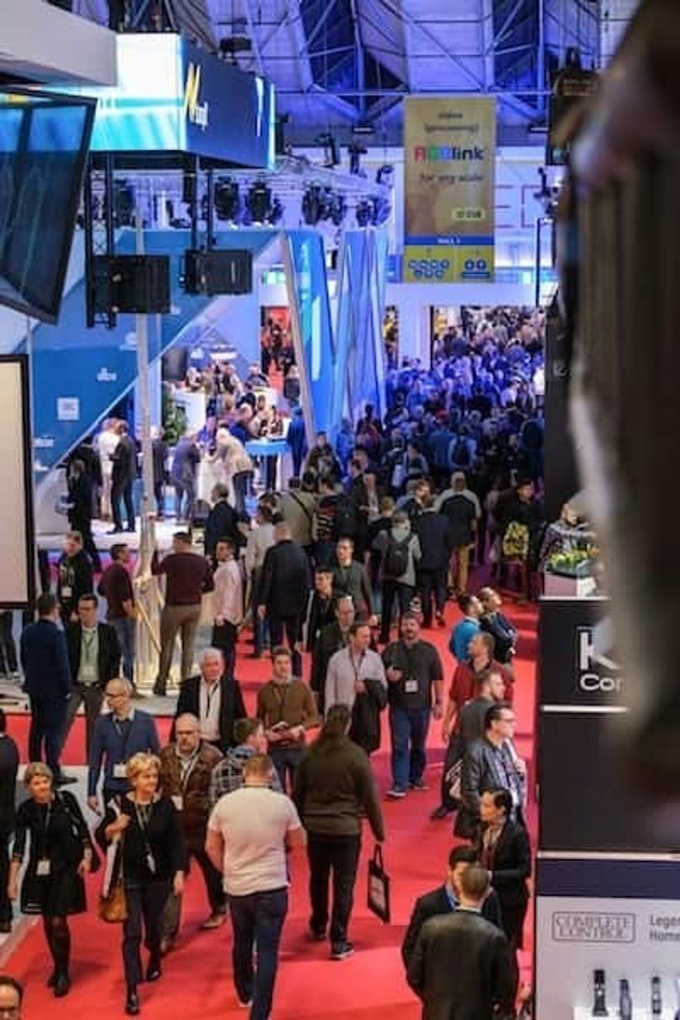 ISE-2019-Amsterdam-crowds