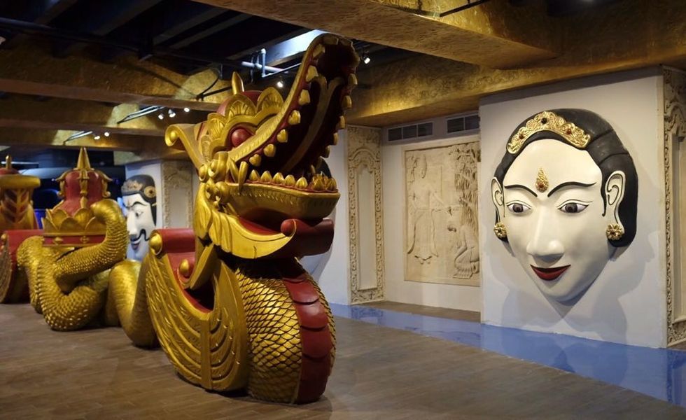jakarta aquarium royal palace