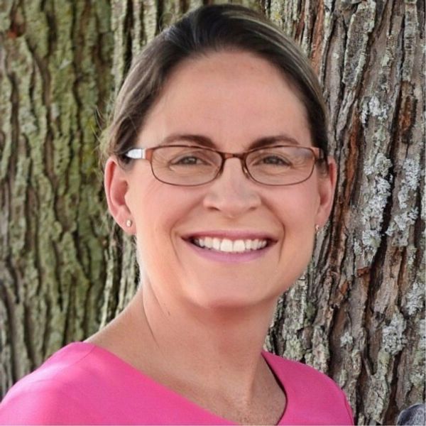 Jennifer Tracey Headshot