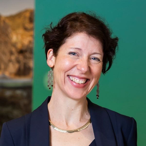 Jenny Newell headshot