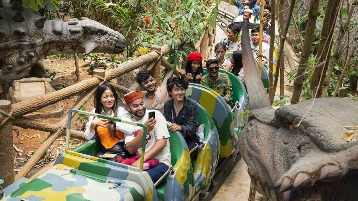 Jollywood dino ride Guardian