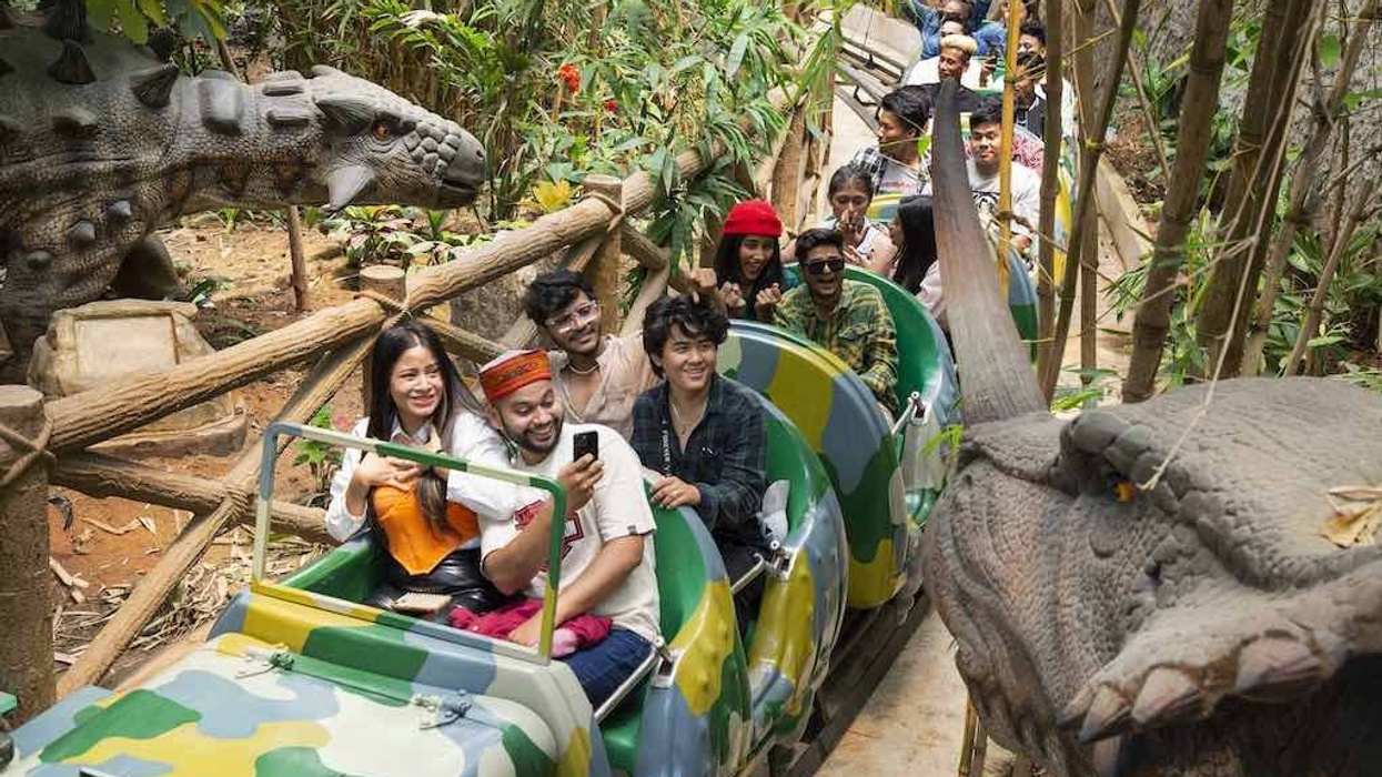 Jollywood dino ride Guardian