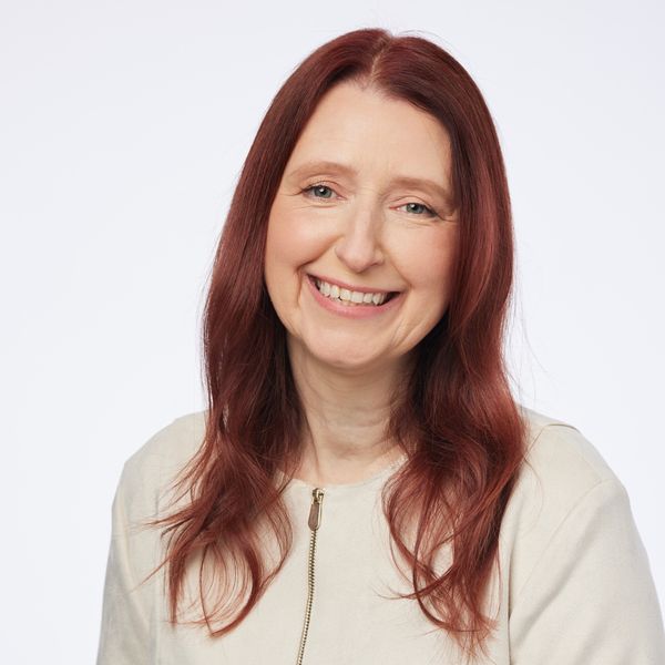 Julie Freeland headshot