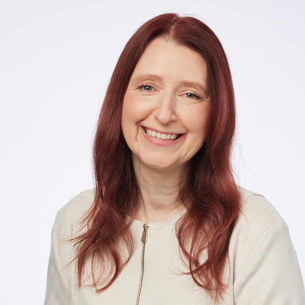 Julie Freeland headshot