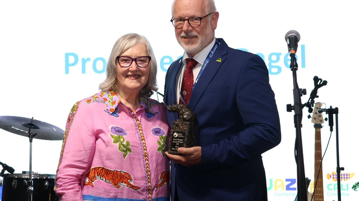 Karen Fifield MNZM(left), WAZA Immediate Past President, presents the Heini Hediger Award to Professor Theo B. Pagel (right) ©Cali Zoo and WAZA 2025