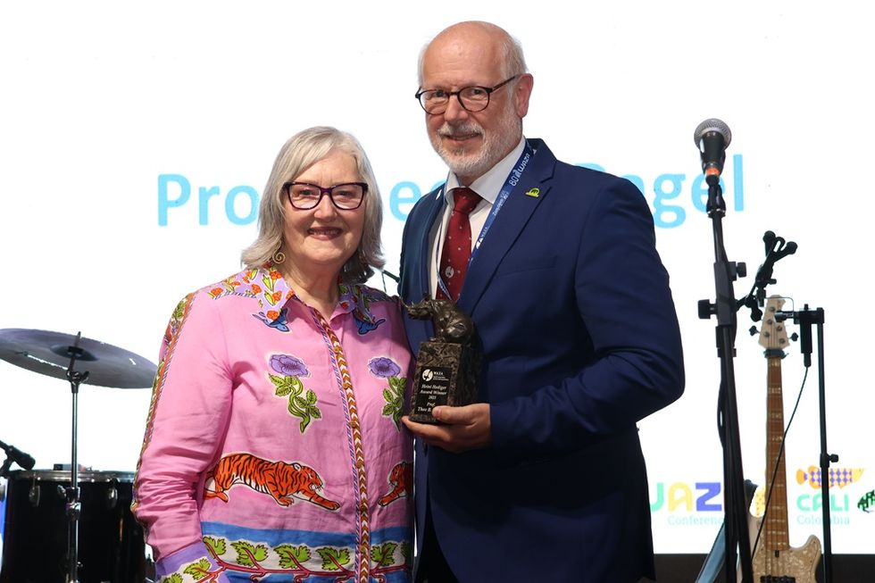 Karen Fifield MNZM(left), WAZA Immediate Past President, presents the Heini Hediger Award to Professor Theo B. Pagel (right) \u00a9Cali Zoo and WAZA 2025
