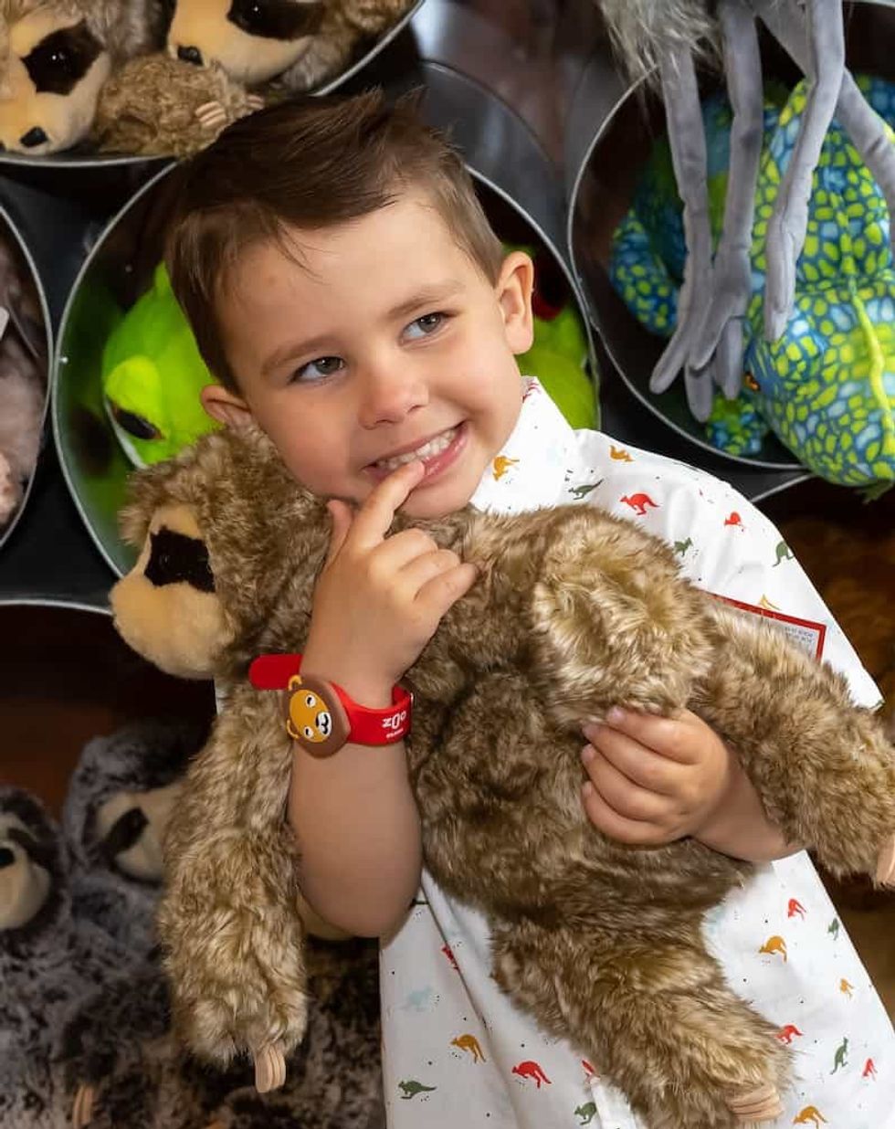 kid wearing experience+ band at Granby Zoo